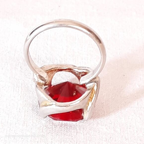Gold Tone Ring With Big Red Round Stone On Elegant Prong Setting - Picture 5 of 7